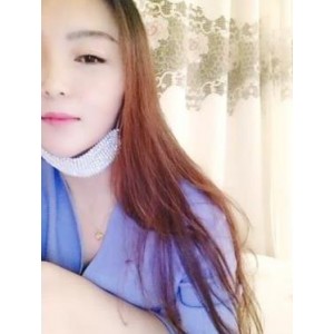 可错过的直播资源，1.2G的视频大小，展现了她性感身材和眼镜魅力，绝对让人心动不已！
