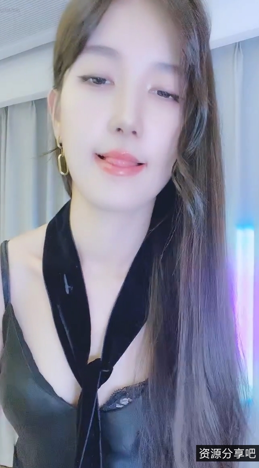 花椒宁依纯：露背装热舞视频10个，总大小378MB，失效不补