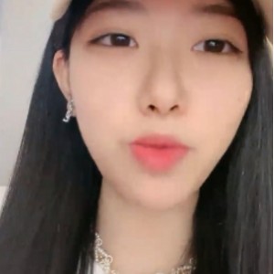 转载搬运：人气女神阿楚+畊宏女孩一只猫咪，40小时全程高能无尿点[2bt,30V+20G][百度盘]