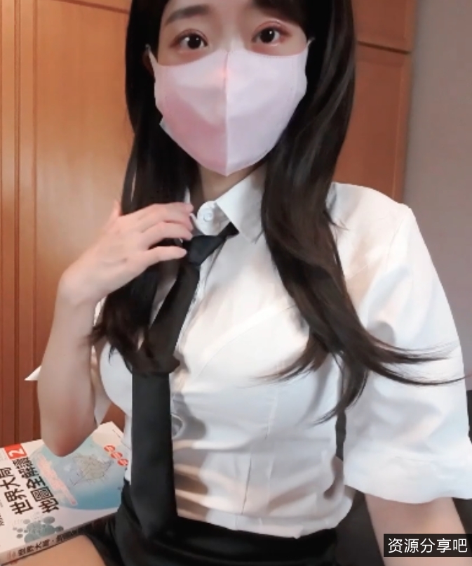 Ellie：瑜伽教练，激励学生，视频精彩适中