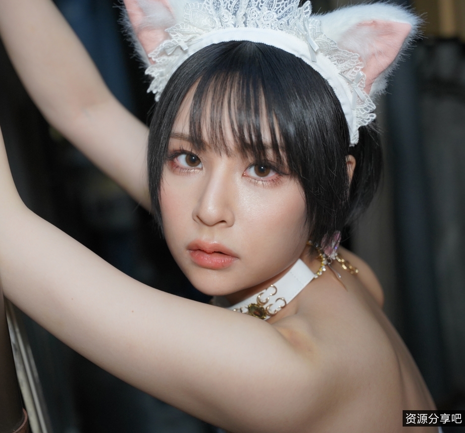 的热爱和执着，吸引了众多粉丝的关注。这个112P，1.5G的作品集在WildNights中展示，让人仿佛置身于日本街头的COSPLAY文化中。如果你也是COSPLAY爱好者，那么这个作品集绝对不容错过！