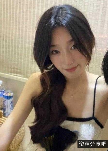53部反差婊曾华倩合集，18p+16.7G精品资源，电报收集，绝对优质！