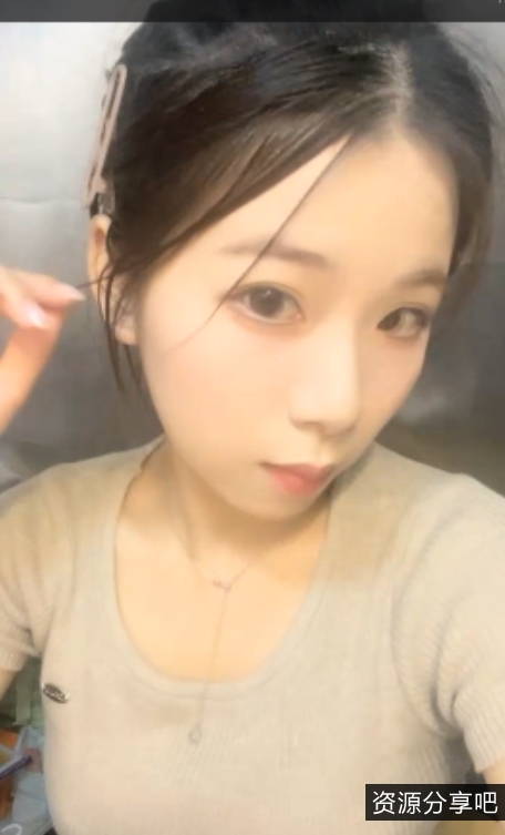 校园热议：学妹宿舍偷播神秘视频，小贝贝不眠之谜！（91v40g）