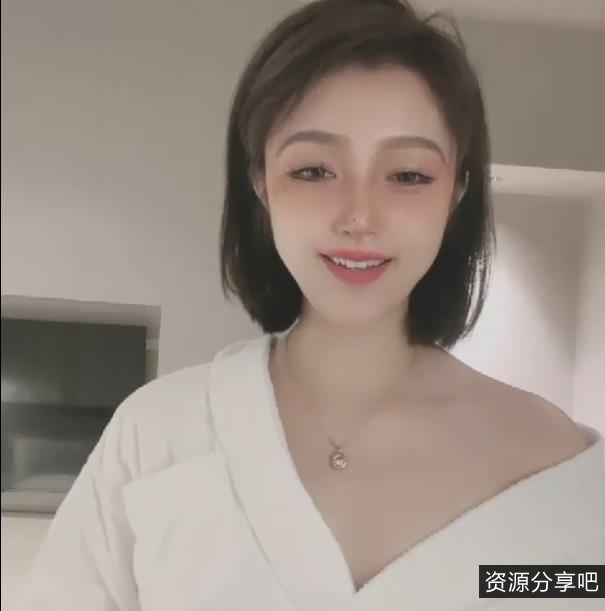 于是，这个绿播成都X感成熟主妇天真大合集成为了一个备受期待的作品，让人热切期待着更多精彩的表现。快来下载这个精彩的合集，一起感受小雅带来的烧劲与乐趣吧！