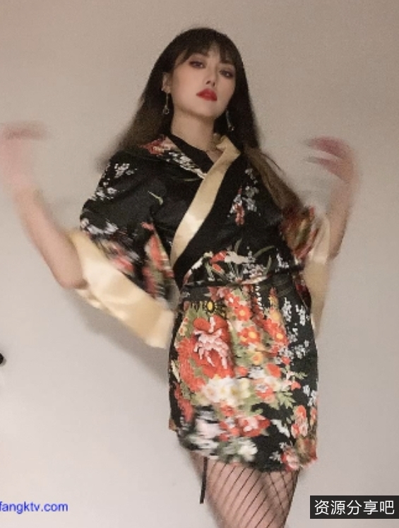 半阳：举牌露脸定制视频15.7g，收藏者热议，百度ED2K补漏