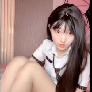 直播甜美小情人最新合集1V1.2G，年纪差距大，精彩对话与互动，快来观看！