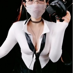 清新脱俗的百媚暖暖：精彩视频尽显魅力