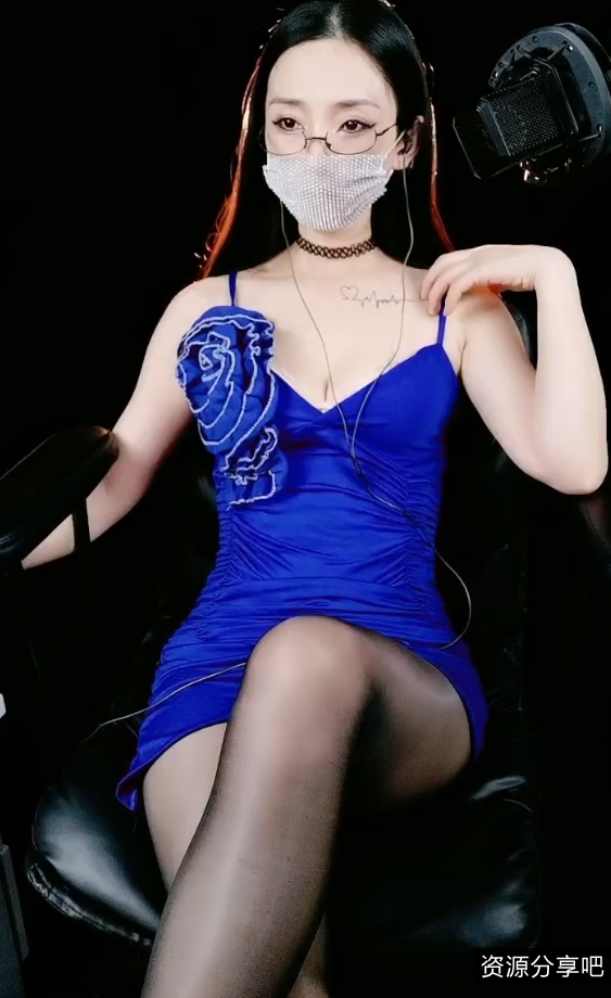 清新脱俗的百媚暖暖：精彩视频尽显魅力