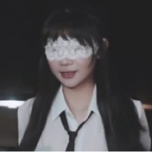 自行打包百度盘互动美眉DemiFairyTW最新合集1V500M，舔脚吃鸡