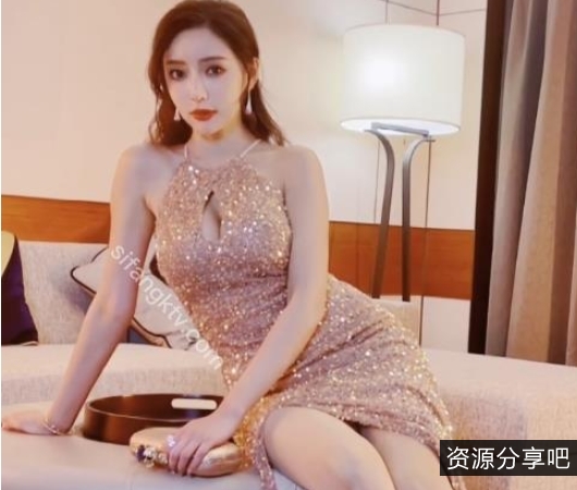 秀人网大众女神王馨瑶金色礼服1V1G，优雅作品