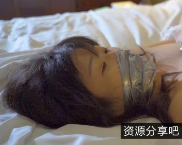 李露推特总机小妹特摄4部1.7G道具玩得溜
