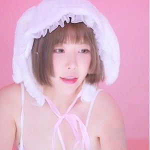 韩国BJ福利姬holymoly爆款珍藏26V4.4G丨腿直肤白巨臀夹棒浴室战损双链私藏