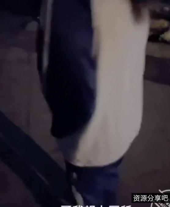 海角晓彤表妹禁忌剧情1V30P浴室密谈500M