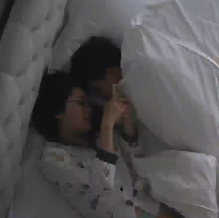 骚学妹薄纱变装乐橙精系列28部1.49G玉体横陈