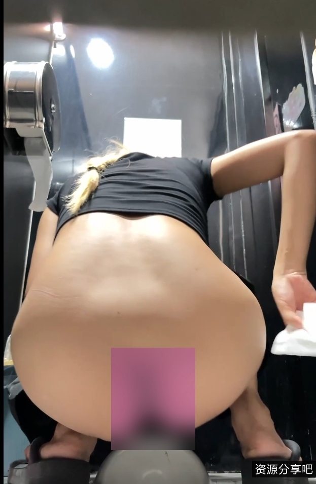 推特厕所门多角度记录11部641MB优质黑森林