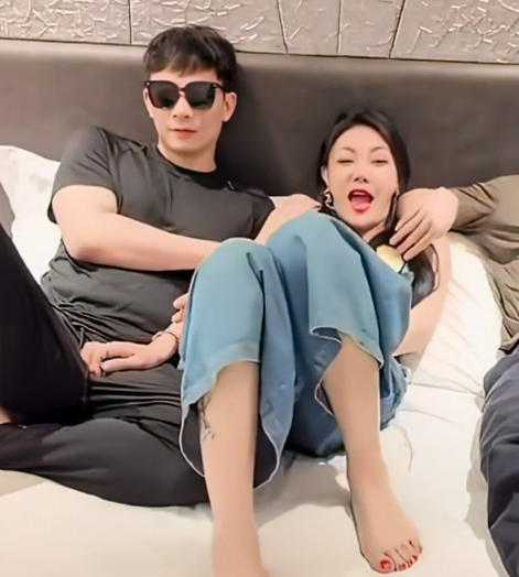 大象传媒朋友女友偷吃实录2.11GB丰腴蜜桃