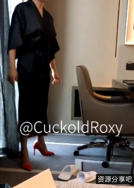 推特cuckoldroxy奴隶妻子系列35部1.98G超虐心