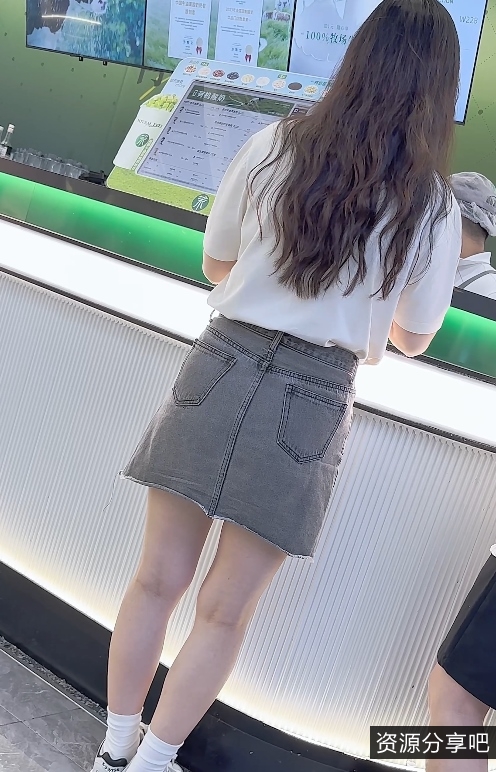 太勾人KFC短裙少妇实拍1部876.5MB