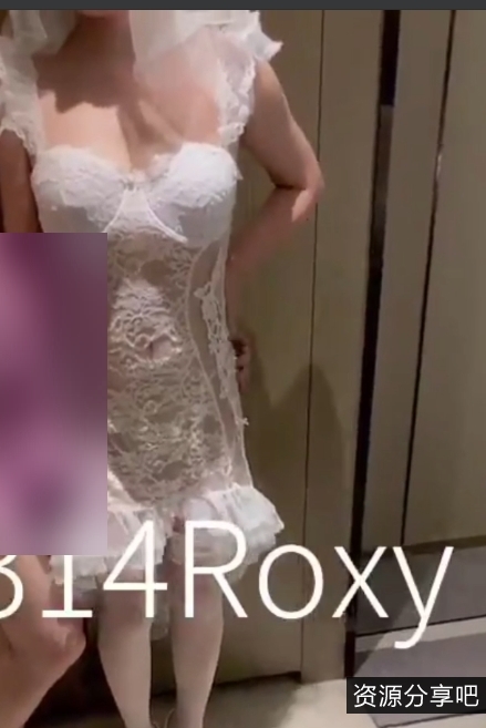ROXY奴妻绿帽合集多部33.6G推特私拍让人心跳加速
