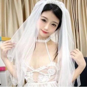 潜力私拍少女喵四婚纱自嗨1V1.4G某推稚嫩新星百元超值