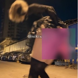 mikixka伪娘户外展示1部400Mmiki害羞天花板