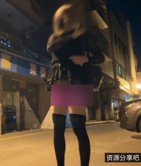 mikixka伪娘户外展示1部400Mmiki害羞天花板