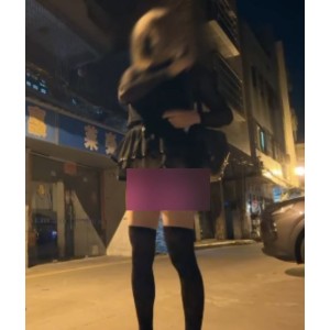 mikixka伪娘户外展示1部400Mmiki害羞天花板